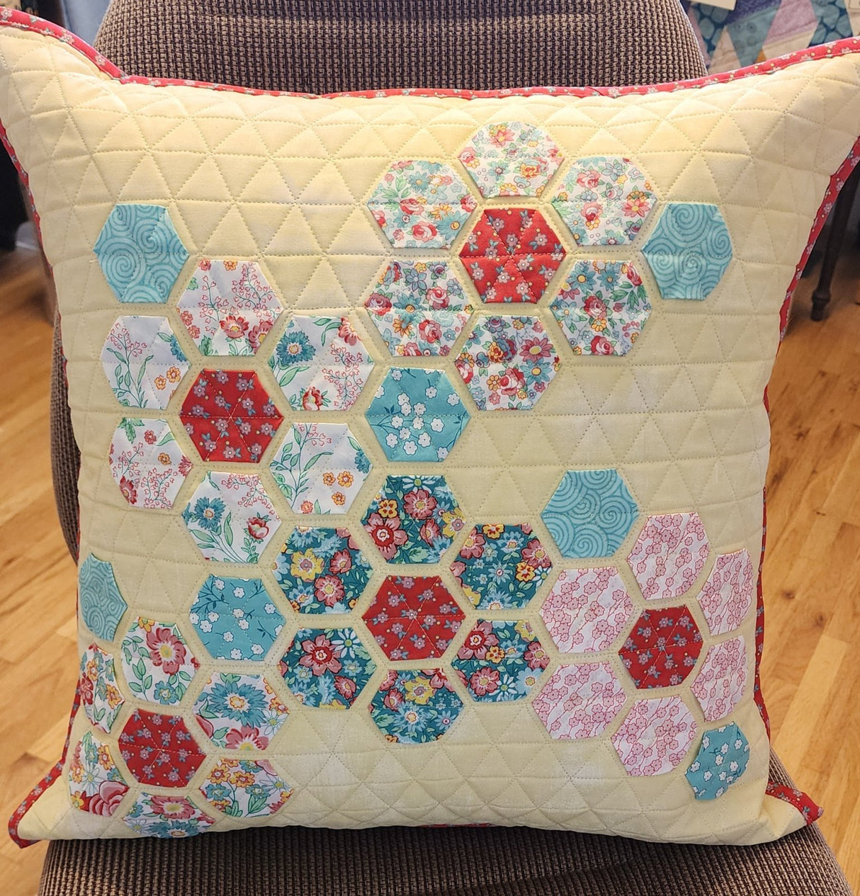 Moder Hexi Floral Pillow Quilting In Bloom Kit