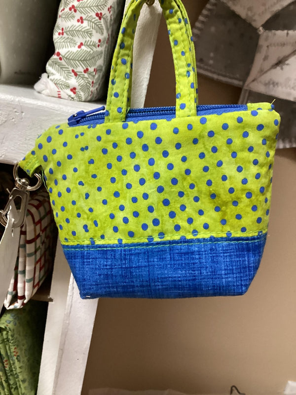 Itty Bitty Totes